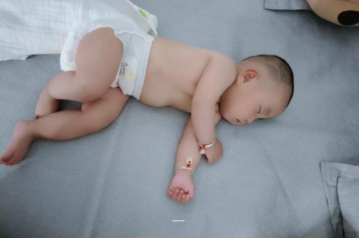 磐石宝宝偏头怎么纠正